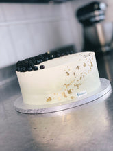 Lade das Bild in den Galerie-Viewer, Torte „Golden Blackberry"