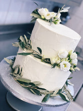 Lade das Bild in den Galerie-Viewer, Torte „White Flower“