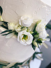 Lade das Bild in den Galerie-Viewer, Torte „White Flower“