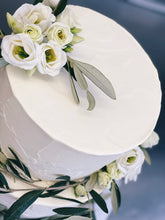 Lade das Bild in den Galerie-Viewer, Torte „White Flower“