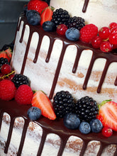 Lade das Bild in den Galerie-Viewer, Naked Cake ,,Berry Dream“