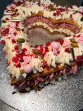 Lade das Bild in den Galerie-Viewer, Cakeletter ,,Herz"