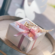 Lade das Bild in den Galerie-Viewer, Torte „Superheldin“