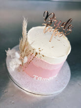 Lade das Bild in den Galerie-Viewer, Torte „Sweet Dream“ mit Topper