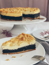 Lade das Bild in den Galerie-Viewer, Käse-Mohnkuchen