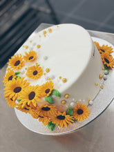 Lade das Bild in den Galerie-Viewer, Torte ,,Sonnenblumen"
