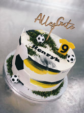 Lade das Bild in den Galerie-Viewer, Torte ,,Fußball"