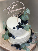 Lade das Bild in den Galerie-Viewer, Streifentorte „Eucalyptus“ mit Beeren für kirchliche Anlässe
