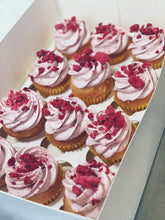Lade das Bild in den Galerie-Viewer, Cupcakes „Strawberry Dream“