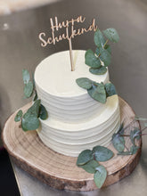 Lade das Bild in den Galerie-Viewer, Streifentorte „Eucalyptus“ mit Topper