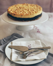 Lade das Bild in den Galerie-Viewer, Käse-Mohnkuchen