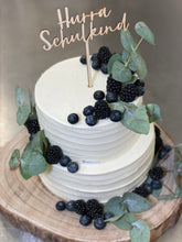 Lade das Bild in den Galerie-Viewer, Streifentorte „Eucalyptus“ mit Beeren