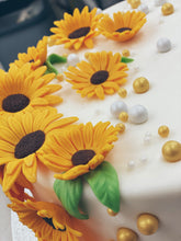 Lade das Bild in den Galerie-Viewer, Torte ,,Sonnenblumen"