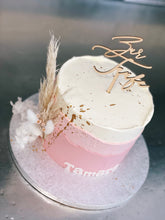 Lade das Bild in den Galerie-Viewer, Torte ,,Sweet Dream" mit Topper zu kirchlichen Anlässen