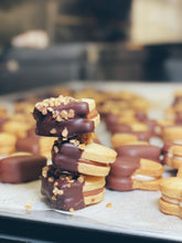 Lade das Bild in den Galerie-Viewer, Nougatherzen