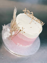 Lade das Bild in den Galerie-Viewer, Torte ,,Sweet Dream" mit Topper zu kirchlichen Anlässen