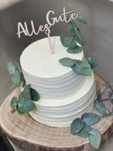 Lade das Bild in den Galerie-Viewer, Streifentorte „Eucalyptus“ mit Topper