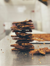 Lade das Bild in den Galerie-Viewer, Bruchschokolade „Winterzauber“