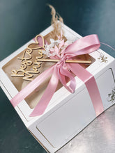 Lade das Bild in den Galerie-Viewer, Torte „Superheldin“