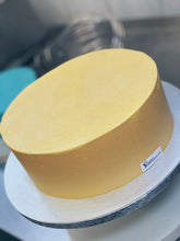 Lade das Bild in den Galerie-Viewer, „Do it yourself“ Torte gelb wahlweise mit Topper