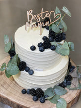 Lade das Bild in den Galerie-Viewer, Streifentorte „Eucalyptus“ mit Beeren