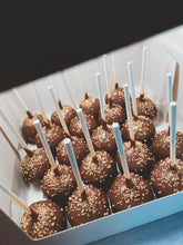 Lade das Bild in den Galerie-Viewer, Cake Pops „Goldfinger“ (20 Stk.)