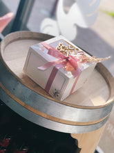 Lade das Bild in den Galerie-Viewer, Torte „Superheldin“