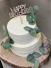 Lade das Bild in den Galerie-Viewer, Streifentorte „Eucalyptus“ mit Topper