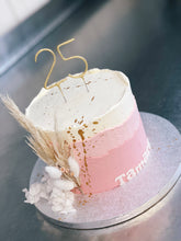 Lade das Bild in den Galerie-Viewer, Torte „Sweet Dream“ mit Wondercandle Zahl