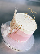 Lade das Bild in den Galerie-Viewer, Torte „Sweet Dream“ mit Wondercandle Zahl