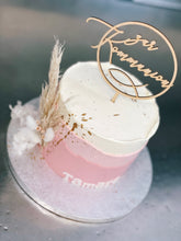 Lade das Bild in den Galerie-Viewer, Torte ,,Sweet Dream" mit Topper zu kirchlichen Anlässen