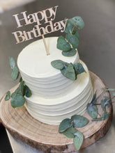 Lade das Bild in den Galerie-Viewer, Streifentorte „Eucalyptus“ mit Topper