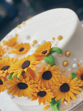 Lade das Bild in den Galerie-Viewer, Torte ,,Sonnenblumen"