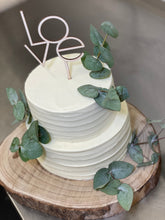 Lade das Bild in den Galerie-Viewer, Streifentorte „Eucalyptus“ mit Topper