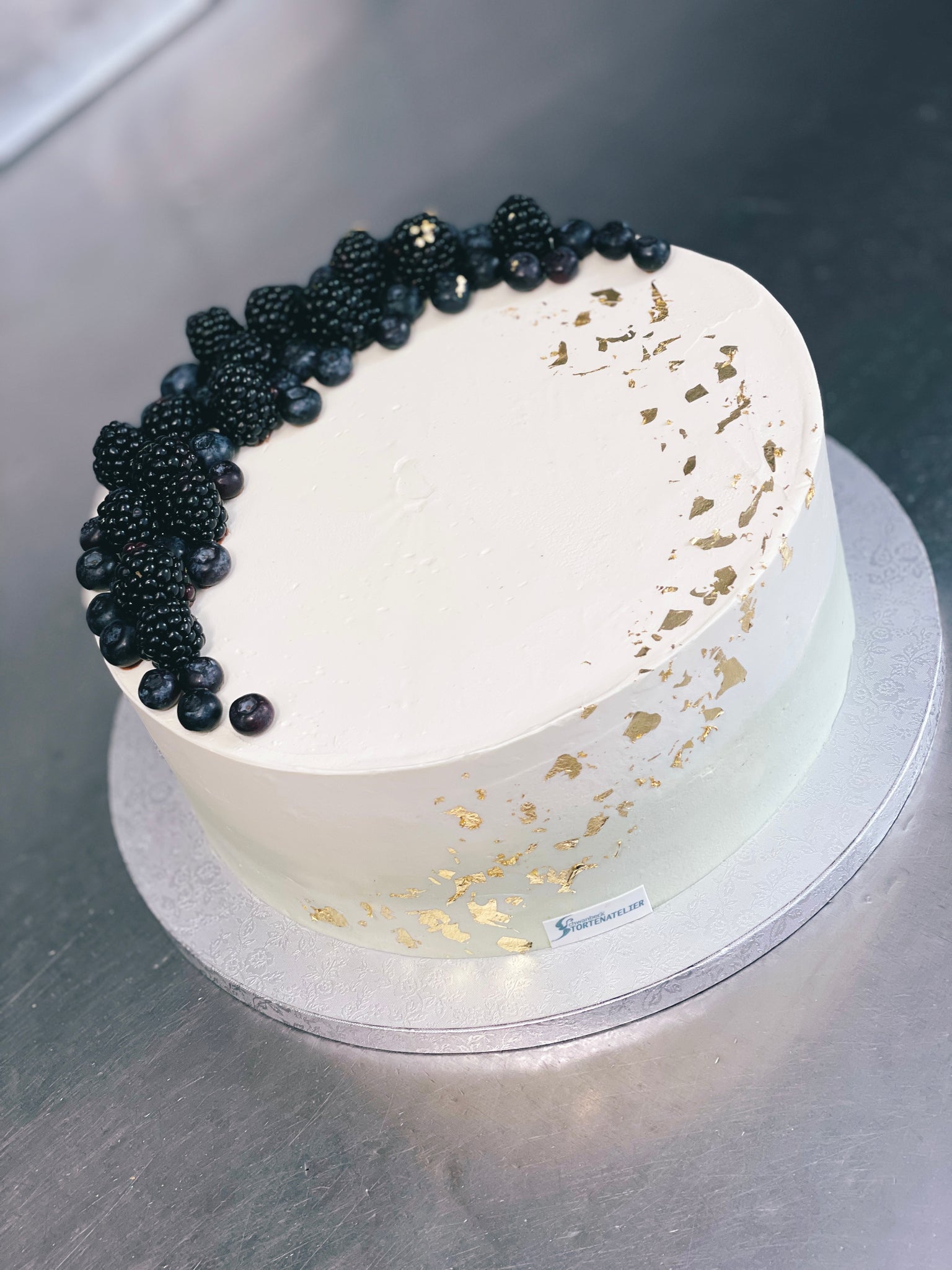 Torte „Golden Blackberry" – Tortenatelier Schwanbeck Torte „Golden Blackberry" – Tortenatelier Schwanbeck
