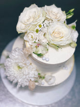 Lade das Bild in den Galerie-Viewer, Naked Cake „White Wedding“
