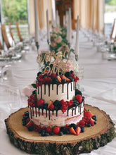 Lade das Bild in den Galerie-Viewer, Naked Cake ,,Berry Dream“
